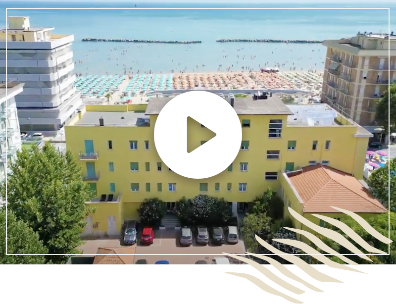 Hotel con piscina sul Mare